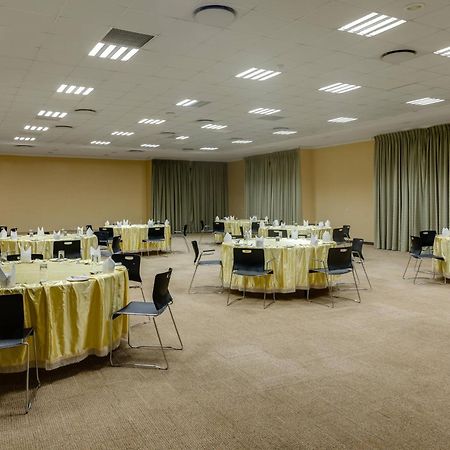 Protea Hotel By Marriott Benin City Select Emotan Экстерьер фото