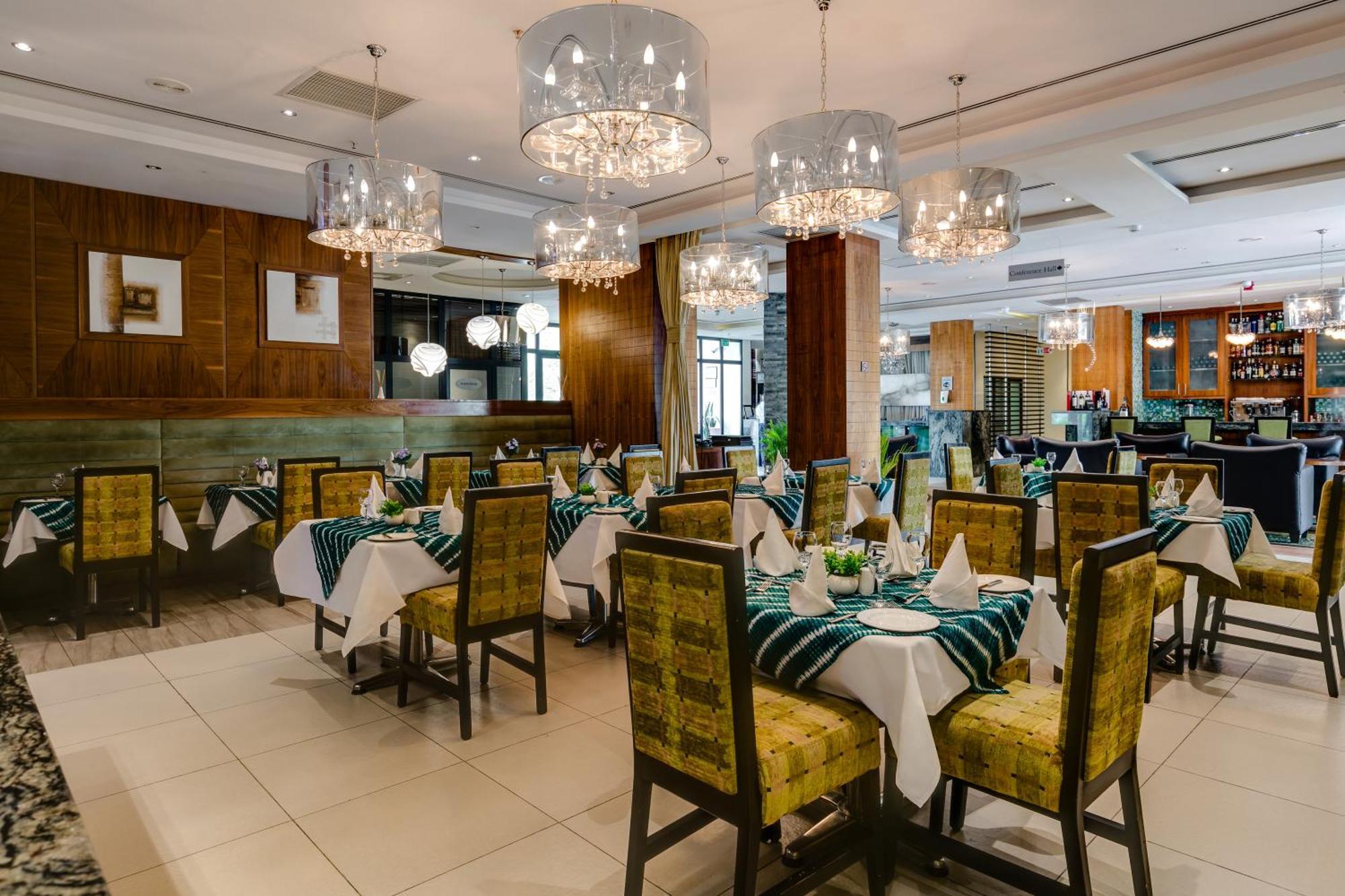 Protea Hotel By Marriott Benin City Select Emotan Экстерьер фото
