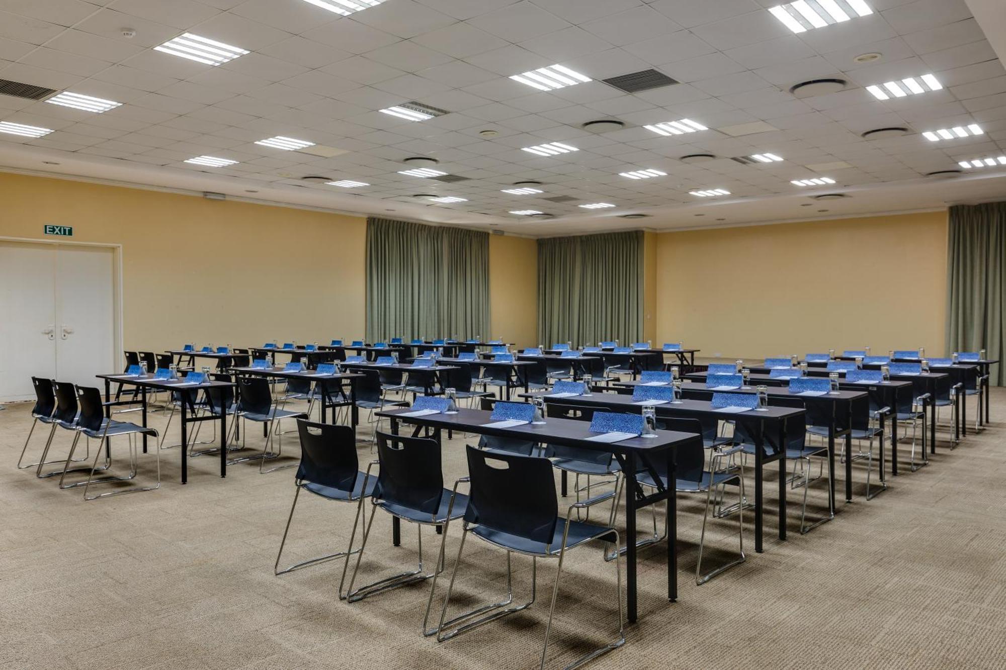 Protea Hotel By Marriott Benin City Select Emotan Экстерьер фото