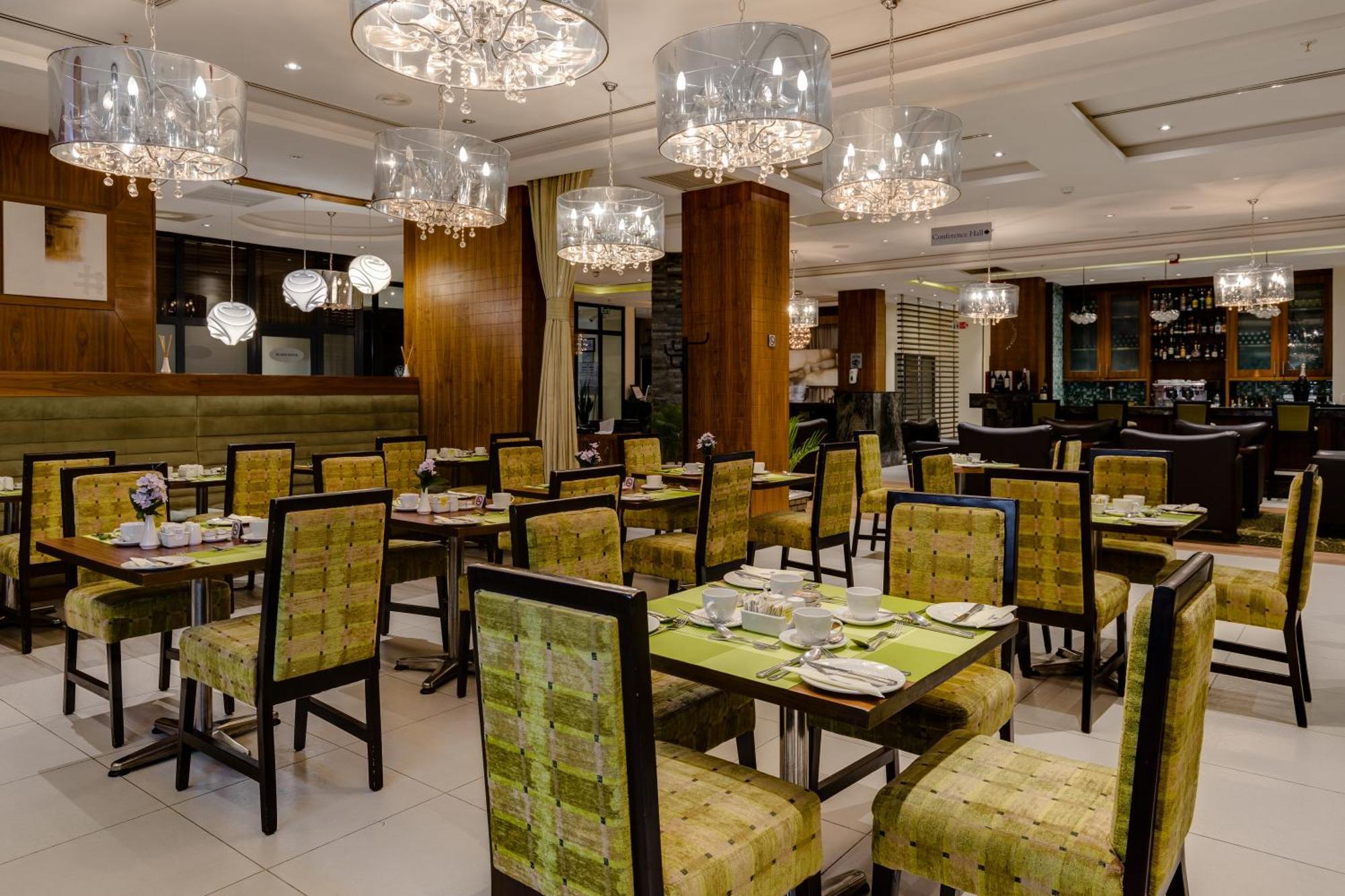 Protea Hotel By Marriott Benin City Select Emotan Экстерьер фото