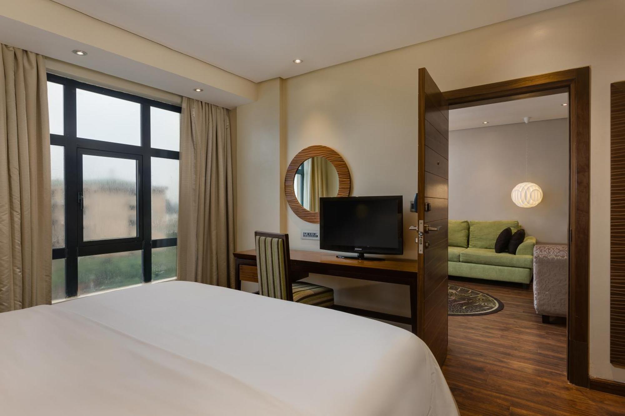 Protea Hotel By Marriott Benin City Select Emotan Экстерьер фото