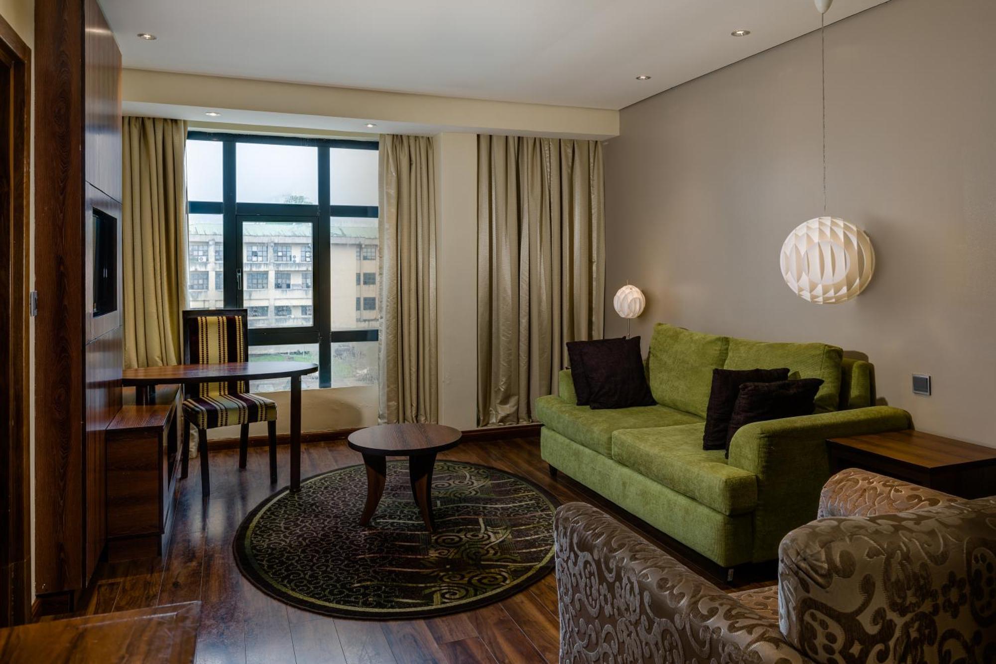 Protea Hotel By Marriott Benin City Select Emotan Экстерьер фото