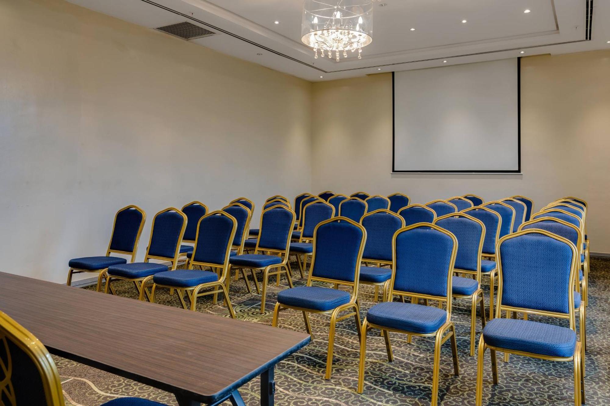 Protea Hotel By Marriott Benin City Select Emotan Экстерьер фото
