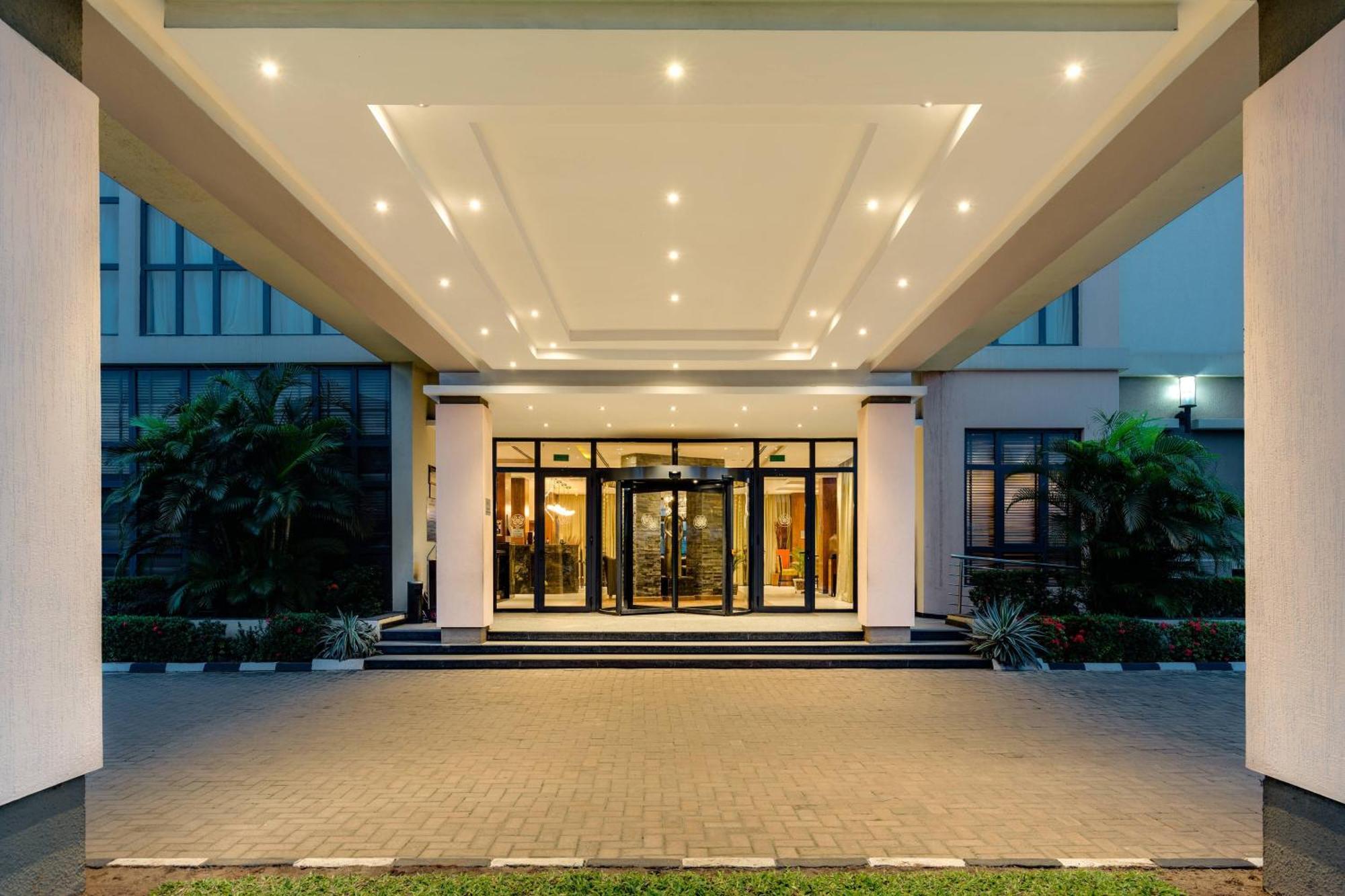 Protea Hotel By Marriott Benin City Select Emotan Экстерьер фото