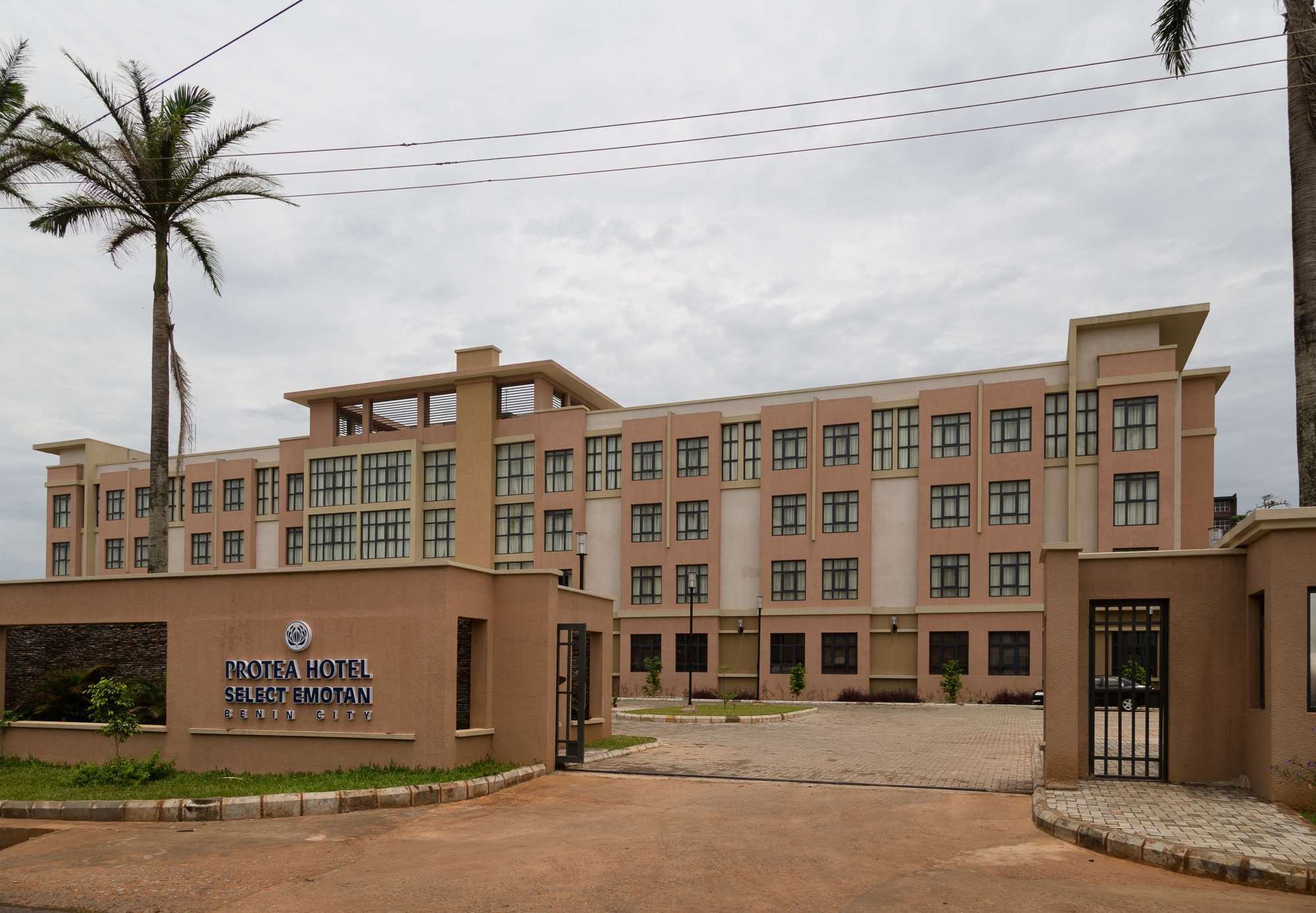 Protea Hotel By Marriott Benin City Select Emotan Экстерьер фото