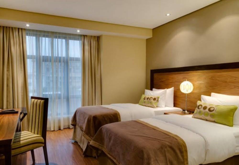 Protea Hotel By Marriott Benin City Select Emotan Экстерьер фото